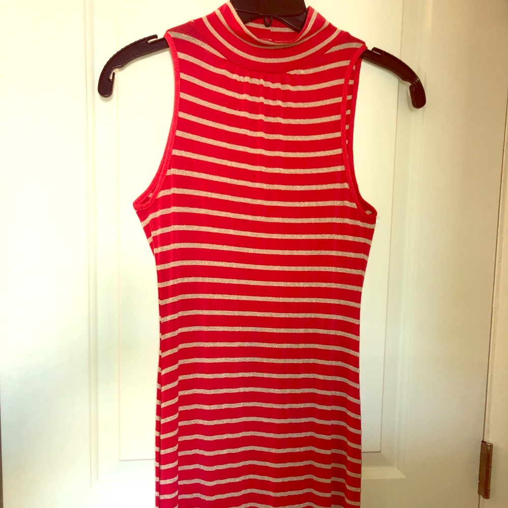 Coral and gold bodycon date night dress.